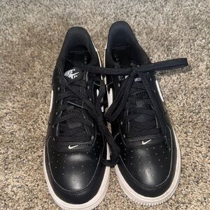 Black & White Nike Air-Force 1 EUC